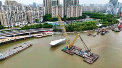 广州黄埔涌步行桥合龙